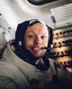 尼爾‧奧登‧阿姆斯壯(NEIL ALDEN ARMSTRONG)